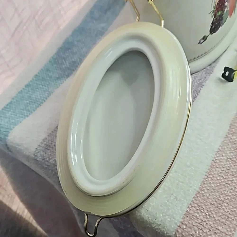 BERRY CANISTER - Picture 12 of 12